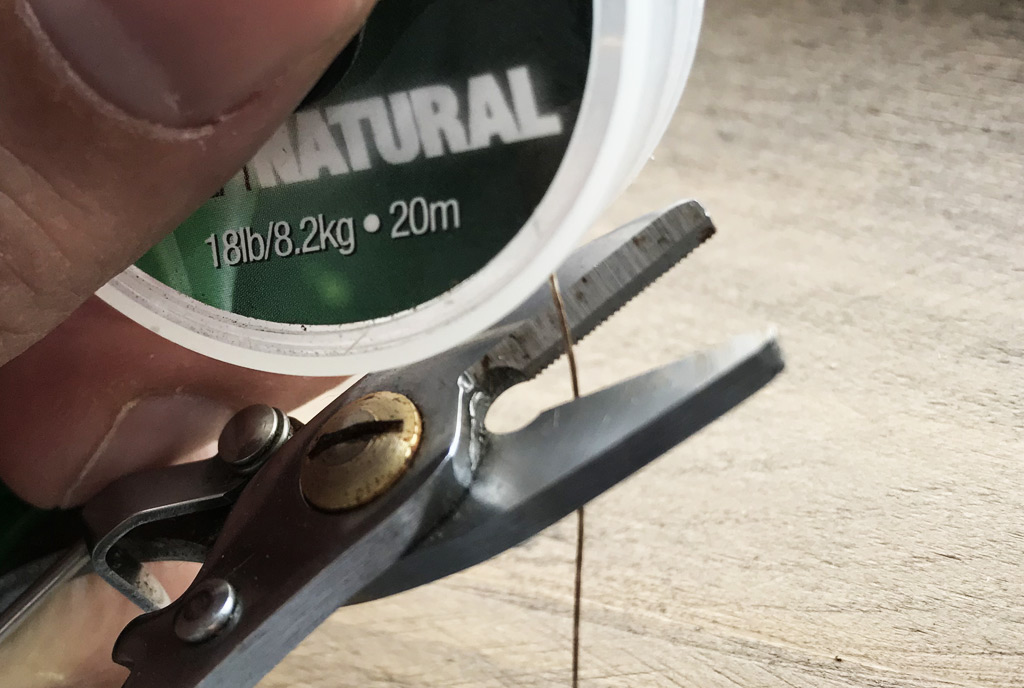 Knip je onderlijnmateriaal af